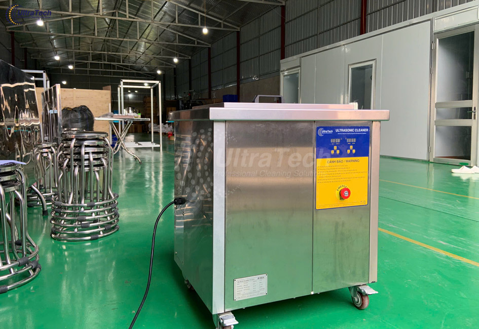 lam-sach-linh-kien-bam-dinh-dau-nguoi-sau-cat-cnc