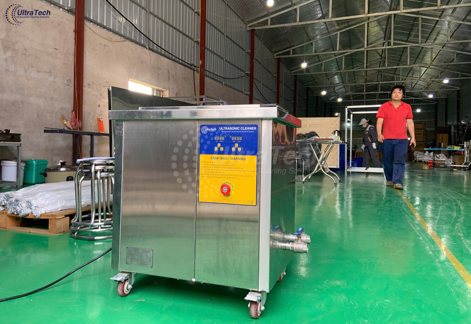 lam-sach-linh-kien-bam-dinh-dau-nguoi-sau-cat-cnc