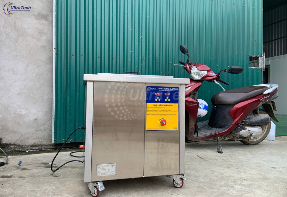 lam-sach-linh-kien-bam-dinh-dau-nguoi-sau-cat-cnc