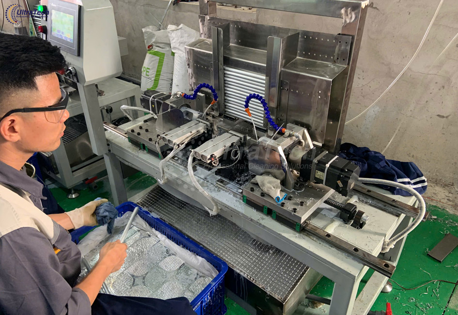 lam-sach-linh-kien-bam-dinh-dau-nguoi-sau-cat-cnc