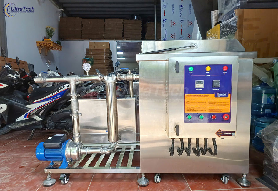 lam-sach-linh-kien-cnc-bang-be-rua-sieu-am-tuan-hoan-ultratech