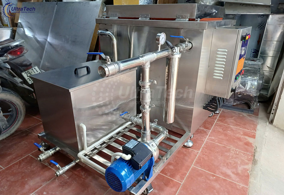 lam-sach-linh-kien-cnc-bang-be-rua-sieu-am-tuan-hoan-ultratech