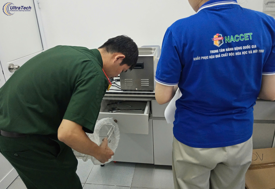 be-rua-sieu-am-rua-dung-cu-trong-phong-thi-nghiem