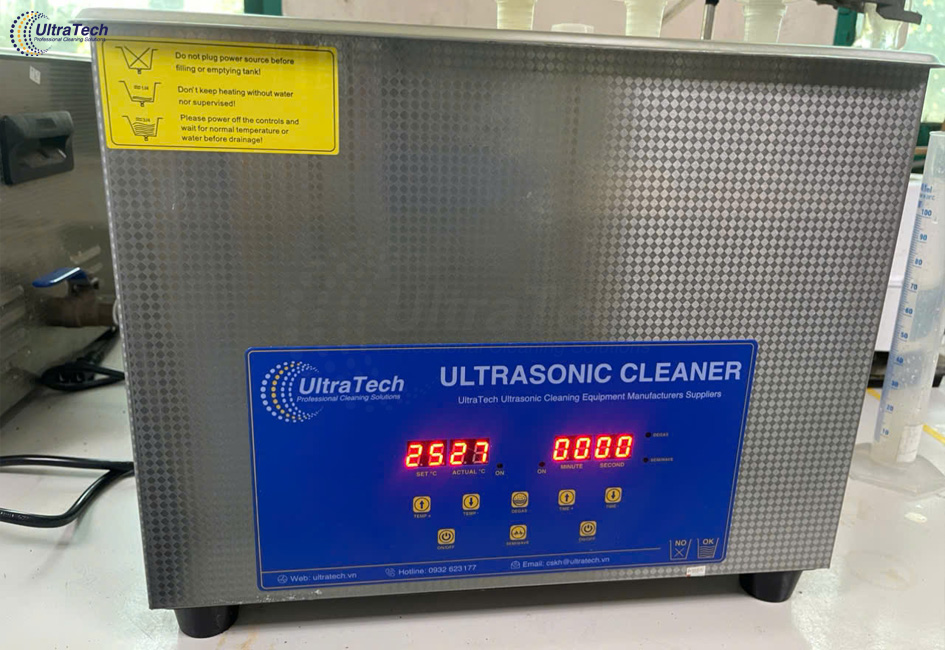 rua-linh-kien-inox-khuon-nhua