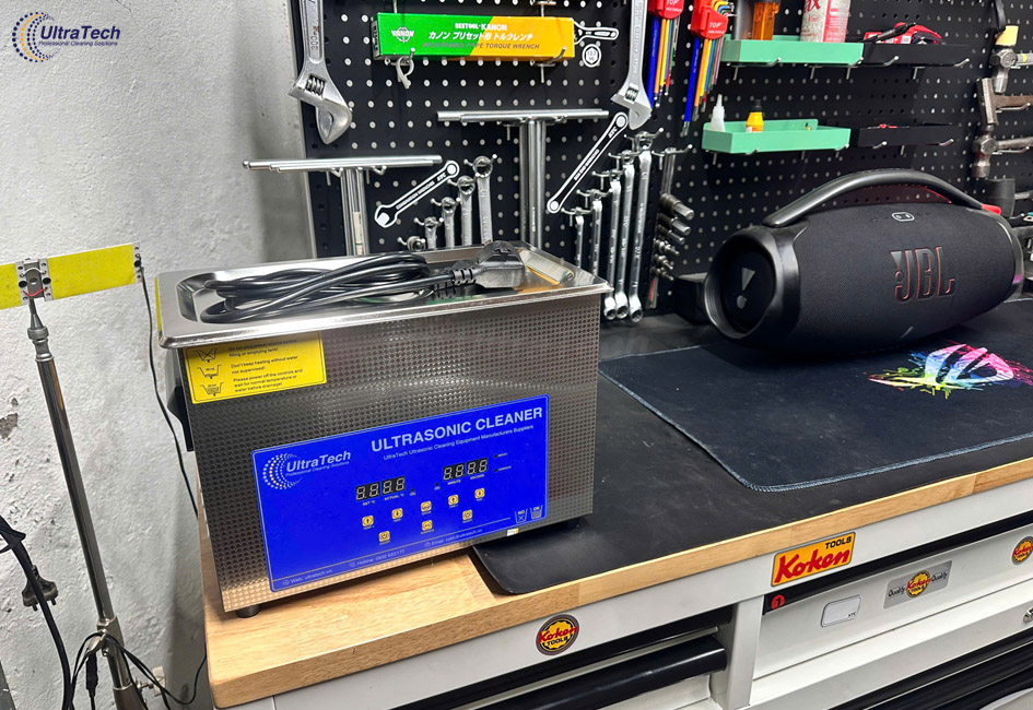 rua-linh-kien-xe-may-bang-be-rua-sieu-am