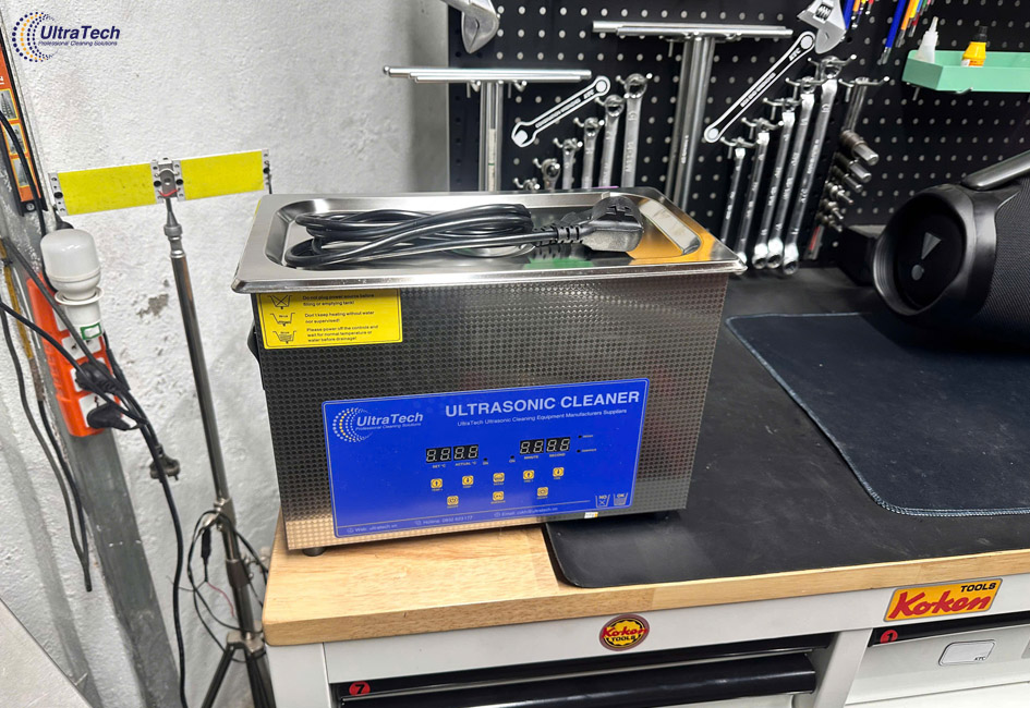 rua-linh-kien-xe-may-bang-be-rua-sieu-am