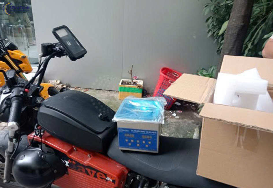 rua-bo-mach-dien-tu-bi-bam-gi-set-bui-ban