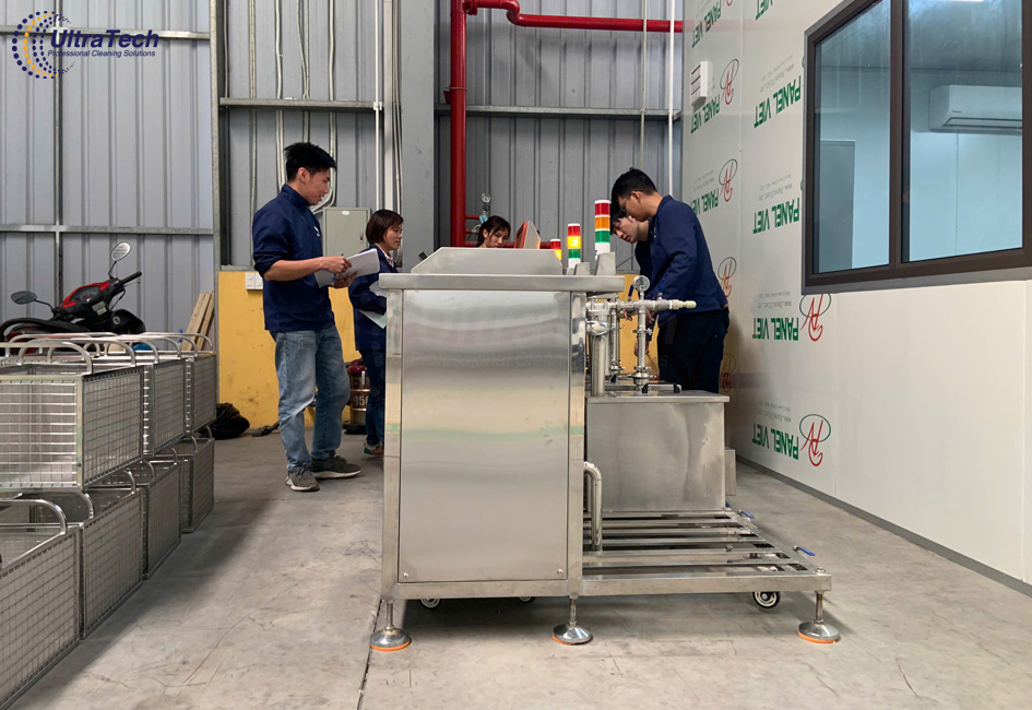 be-sieu-am-4-bon-rua-linh-kien-co-khi