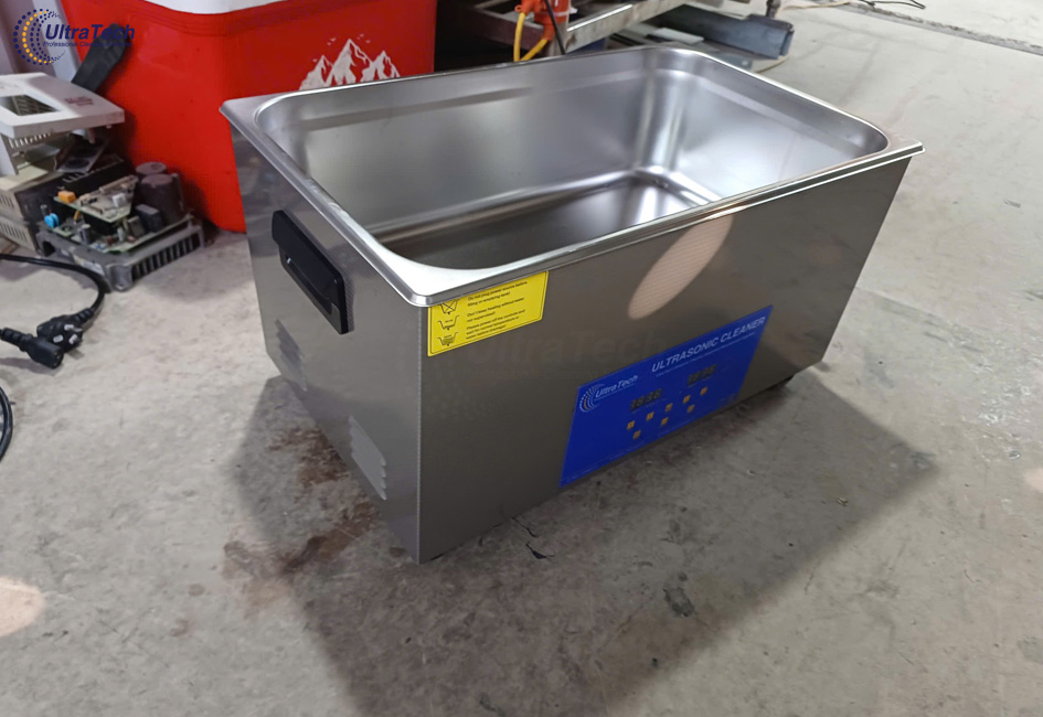 rua-linh-kien-co-khi-tai-nha-xuong