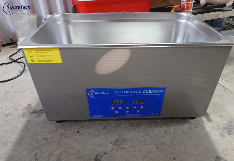 rua-linh-kien-co-khi-tai-nha-xuong