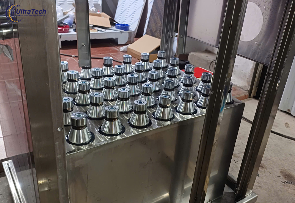 be-rua-sieu-am-cong-nghiep-rua-sach-bui-ban-bam-tren-tam-dong-va-tam-inox