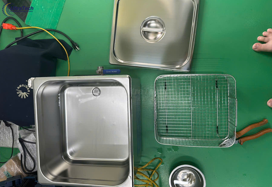 rua-linh-kien-co-khi-bam-dau